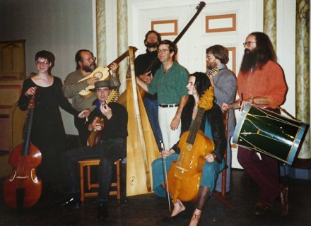 Pat O'Brien, ALK & other founder-members of The Harp Consort, at the recording sessions of Luz y Norte in 1994.